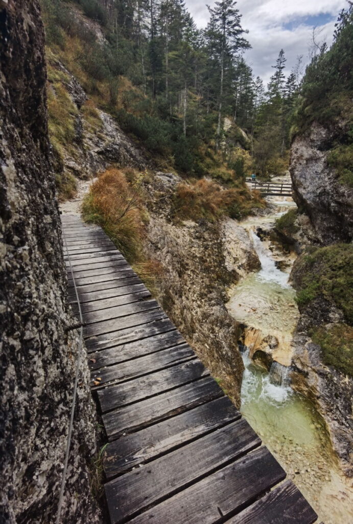 Stellenweise sehr schmaler Steig in der Aschauer Klamm